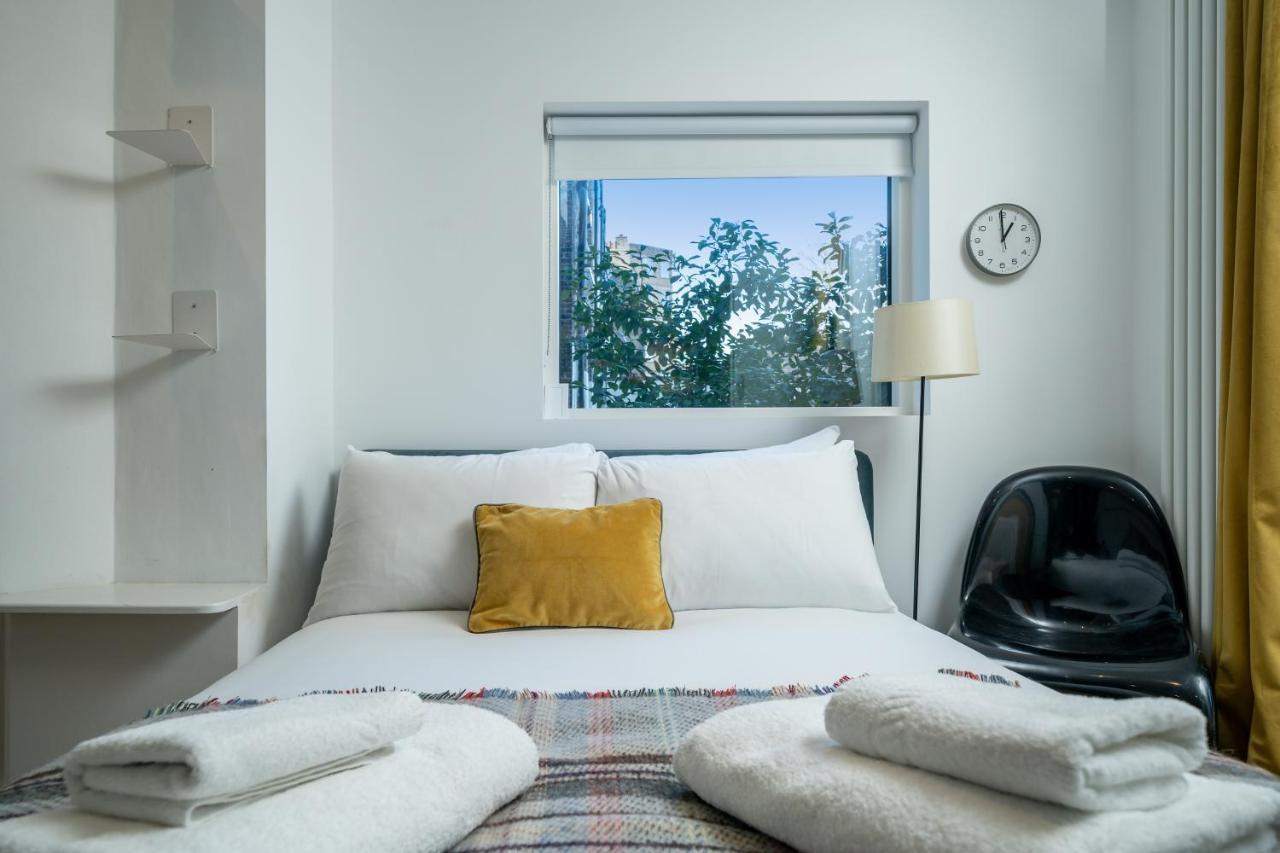 Sleek Flat With Communal Courtyard Лондон Екстериор снимка
