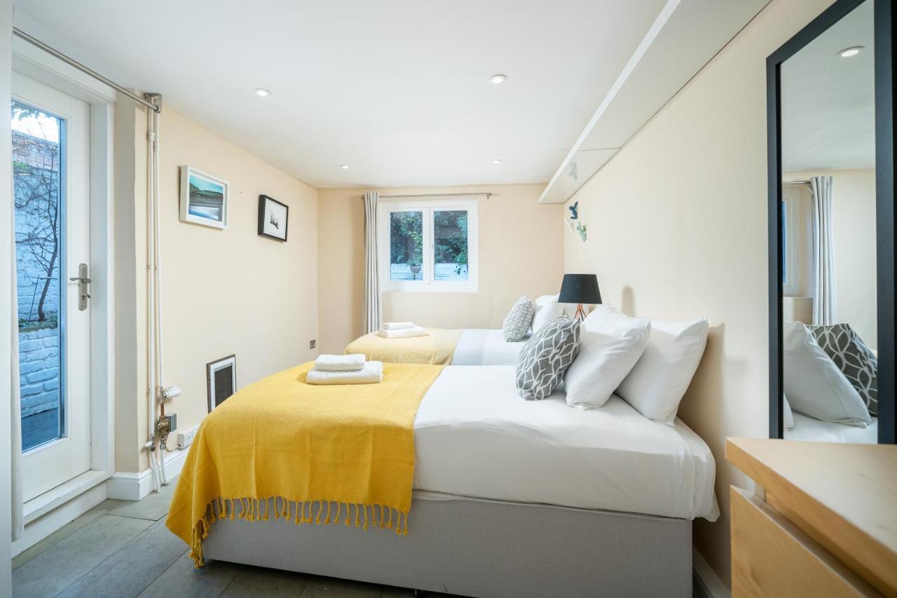 Sleek Flat With Communal Courtyard Лондон Екстериор снимка