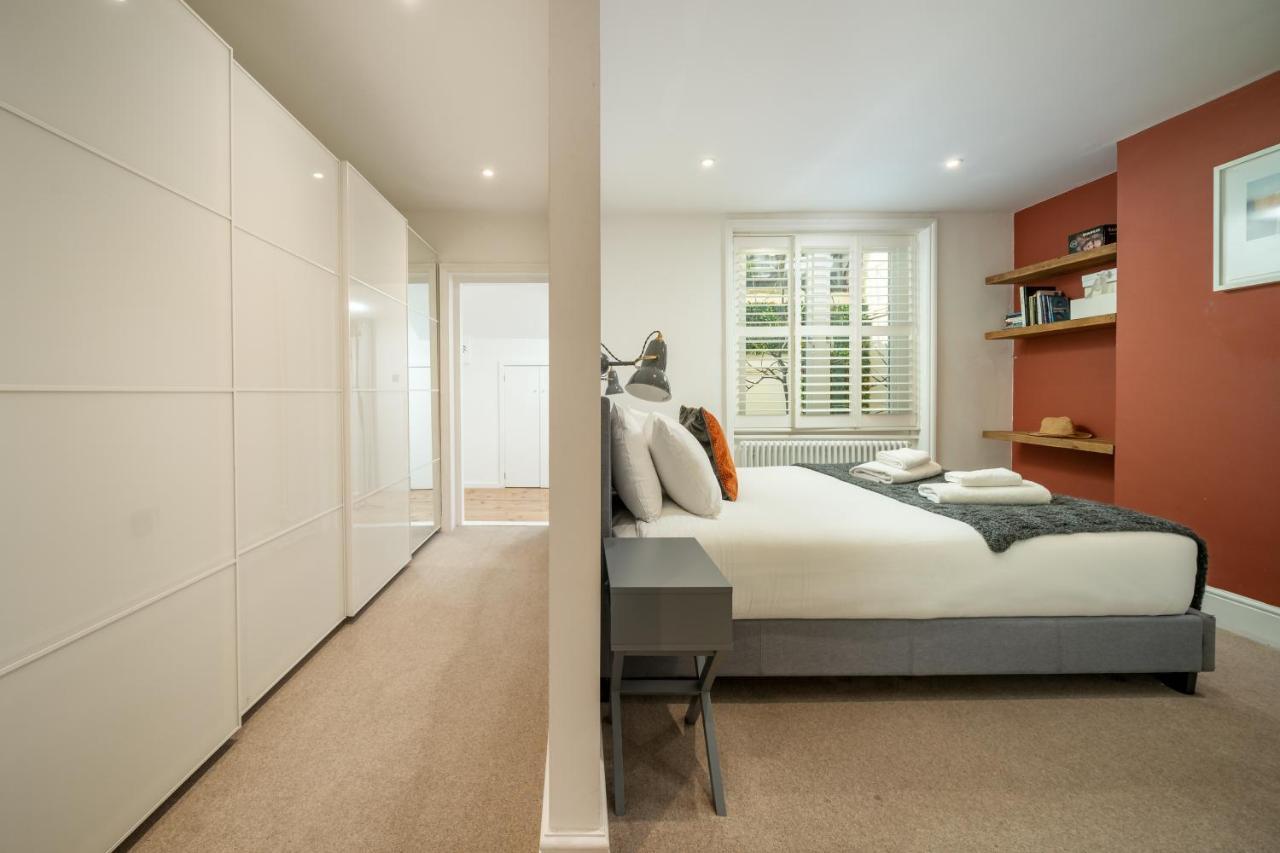 Sleek Flat With Communal Courtyard Лондон Екстериор снимка
